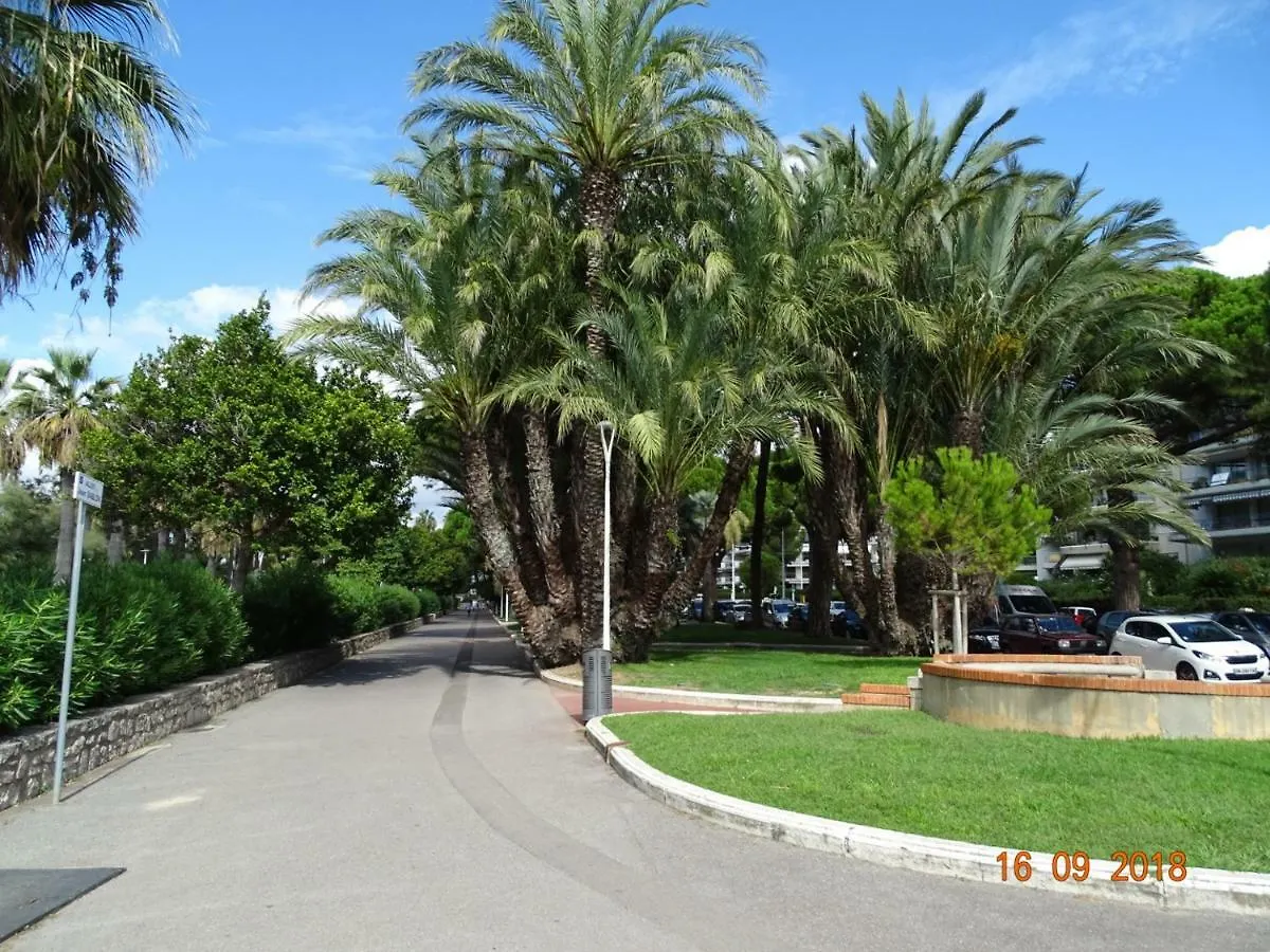 Palm Beach Cannes Azur 0*,